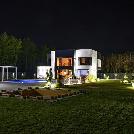 فيلة Hills